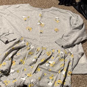 Peanuts Gray & Yellow sleep shorts & matching sweatshirt (XL) EUC!